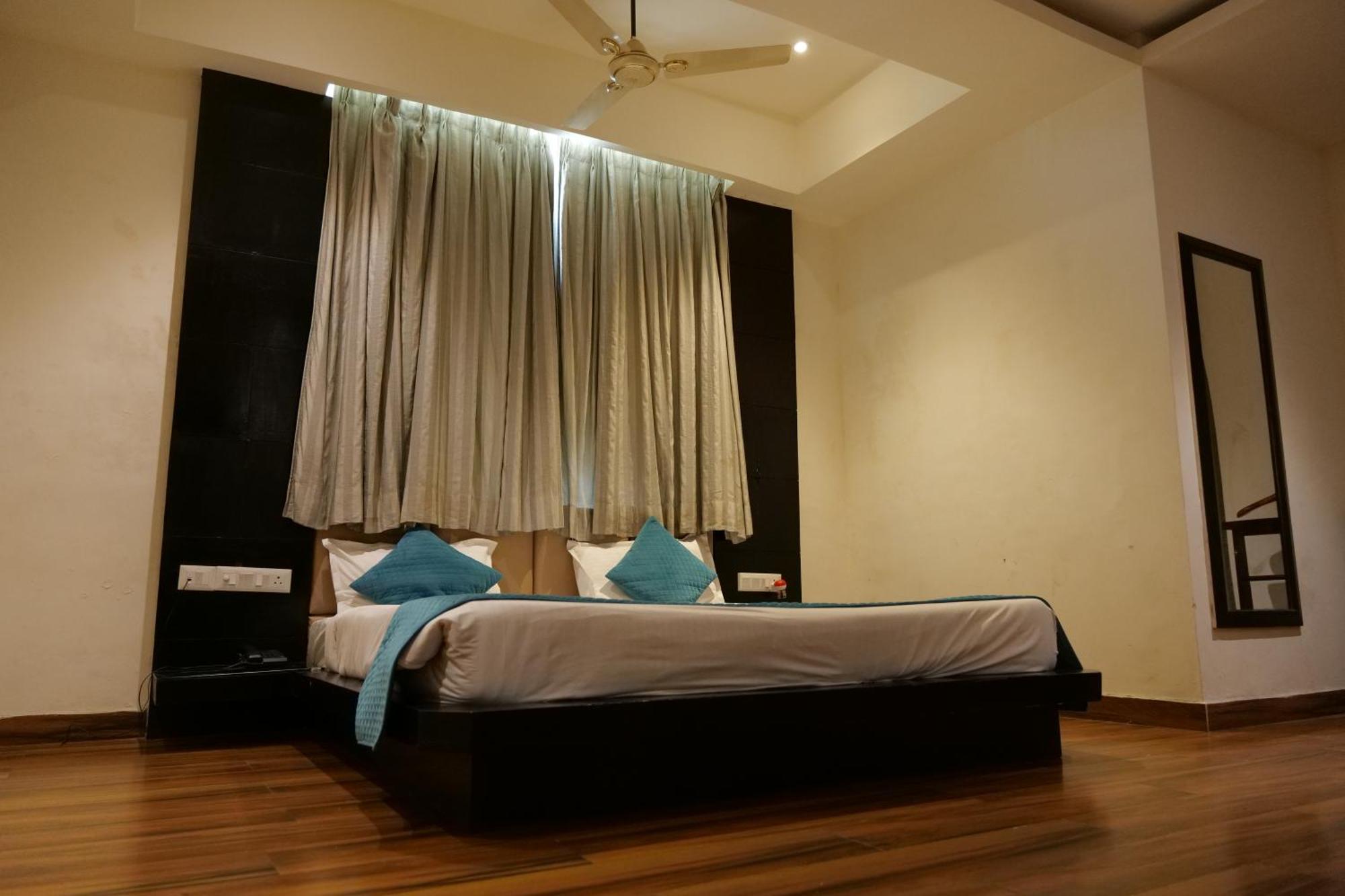 Hotel Anand Castle Kashipur Exteriér fotografie